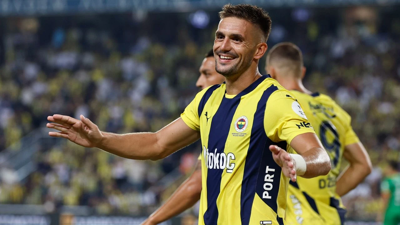 Dusan Tadic, telefondan Fenerbahçe’nin 4-0’lık galibiyetini izledi