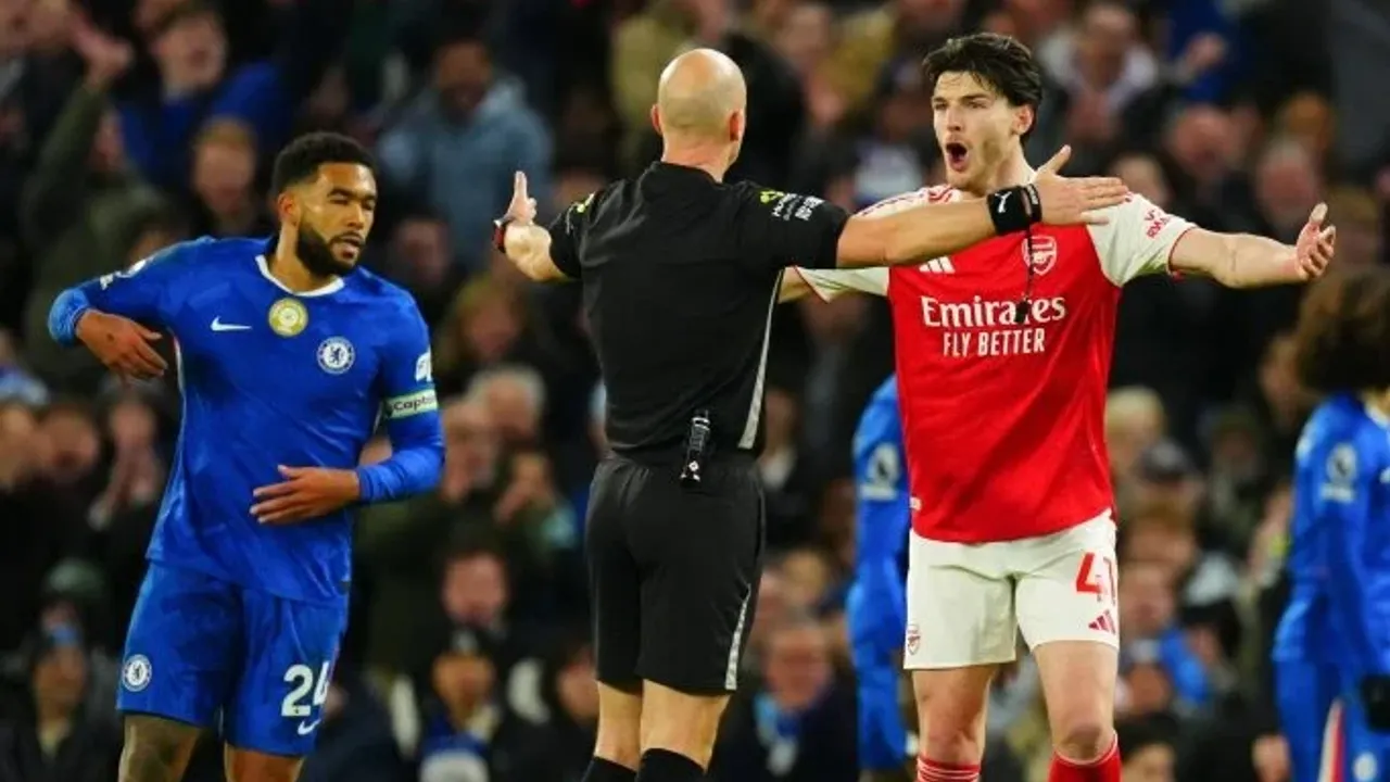 Stamford Bridge'de Drama: 10 Kişilik Chelsea, Lider Arsenal'i Durdurdu!