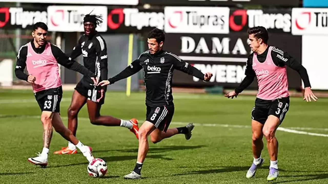 Beşiktaş'ta Samsunspor Mesaisi: Üç Önemli İsim Kadroda Yok, Rafa Silva MR'a Giriyor!