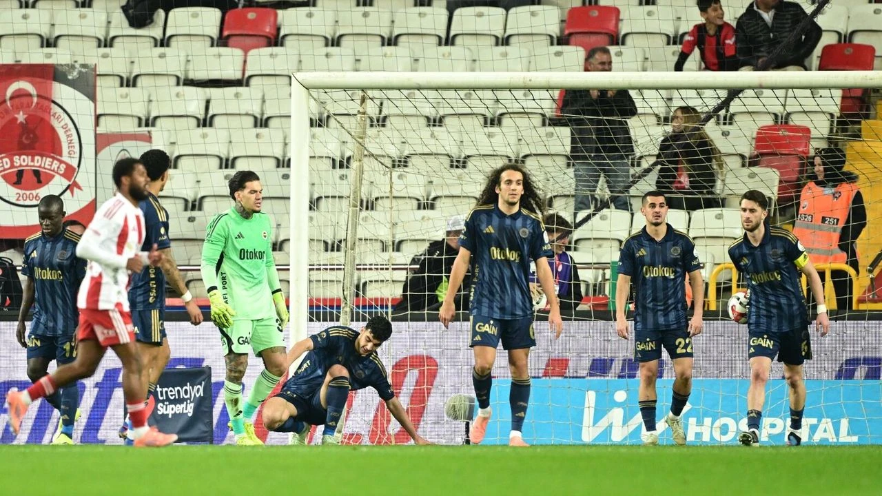 Fenerbahçe Zirve Yarışında Ağır Yara Aldı: Antalyaspor Deplasmanında Beraberlik Şoku!