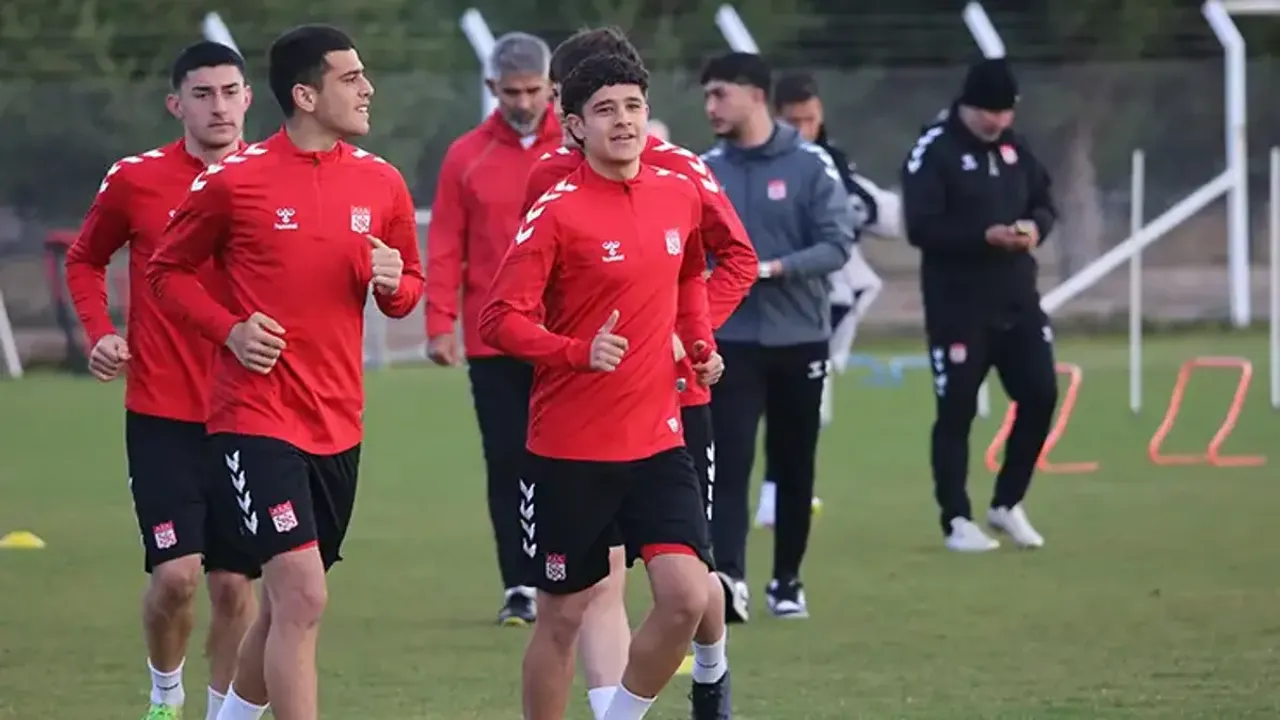 Sivasspor Play-Off Hedefine Kilitlendi! Taşdemir: 'Henüz İşimiz Bitmedi'