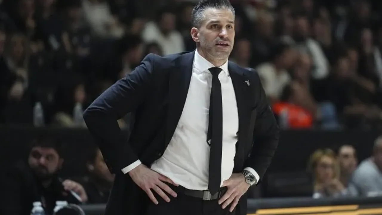 Beşiktaş GAİN'in Koçu Alimpijevic'ten Galibiyet Sonrası Güçlü Mesaj: <span style='color: #f59e0b;'>'Düşmek Değil, Kalkmak Önemli!'</span>