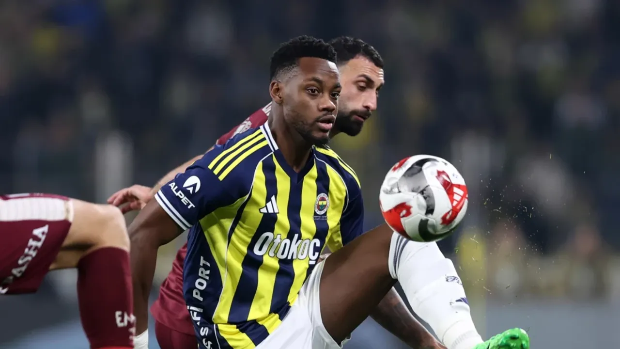 Fenerbahçe'de Jhon Duran Şoku: FCSB Maçı Kadrosundan Çıkarıldı, Ayrılık İddiaları Gündemde!