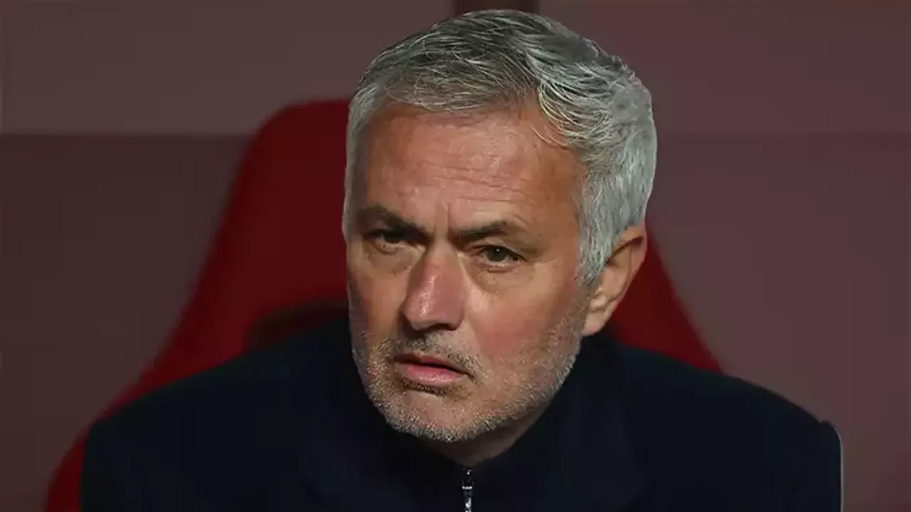 Jose Mourinho'dan Hem Esprili Hem Net Cevaplar: Benfica'da 'Unutulan Rozet' ve Gelecek İpuçları