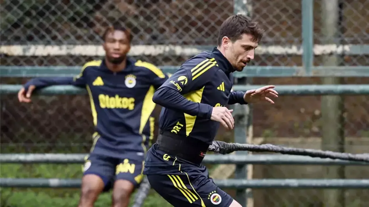 Fenerbahçe, Çaykur Rizespor maçı hazırlıklarını çift antrenmanla sürdürdü