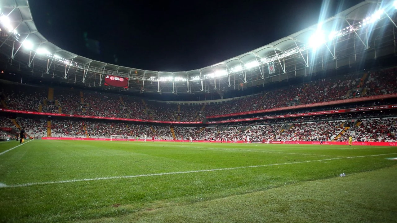A Milli Takım Romanya Maçı: Dünya Kupası Play-Off Yarı Finali Beşiktaş Park'ta!