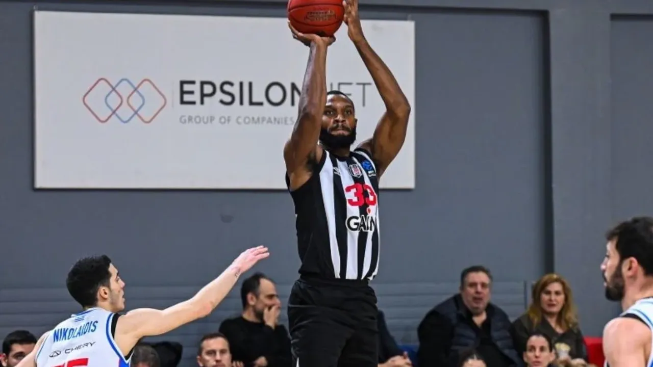 Yunanistan'da Skandal Gecesi: Beşiktaş Maçı Gölgesinde Provokatif Pankart ve Milli Tepki