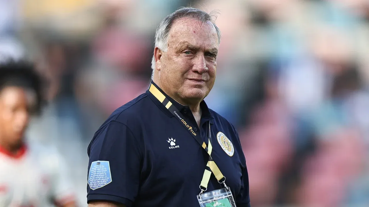 Dick Advocaat'tan Curaçao'ya Duygusal Veda: Rekor Elinden Kaçtı, Aile Önceliğiyle Gelen İstifa