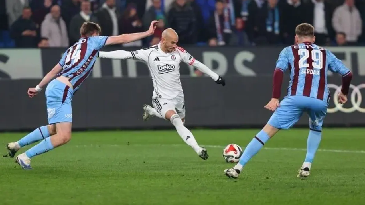 Papara Park'ta Unutulmaz Gece: Trabzonspor-Beşiktaş Derbisinde 6 Gollü Nefes Kesen Beraberlik!