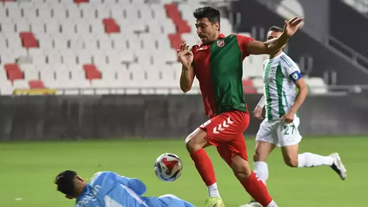 Karşıyaka'da Dönüşüm Rüzgarı: Hamza Küçükköylü Gözden Düştü, Yasin Uzunoğlu Yükselişe Geçti!