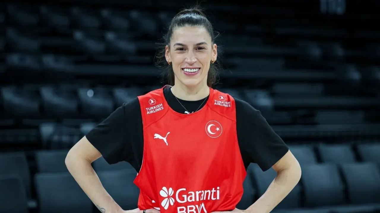 Sevgi Uzun: “Ay-yıldızlı Forma Her Zaman Zirvede”