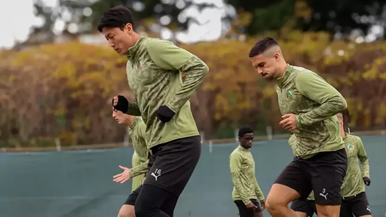 Alanyaspor'da Kış Kampı Mesaisi: Pereira Gözetiminde Yoğun Antrenmanlar