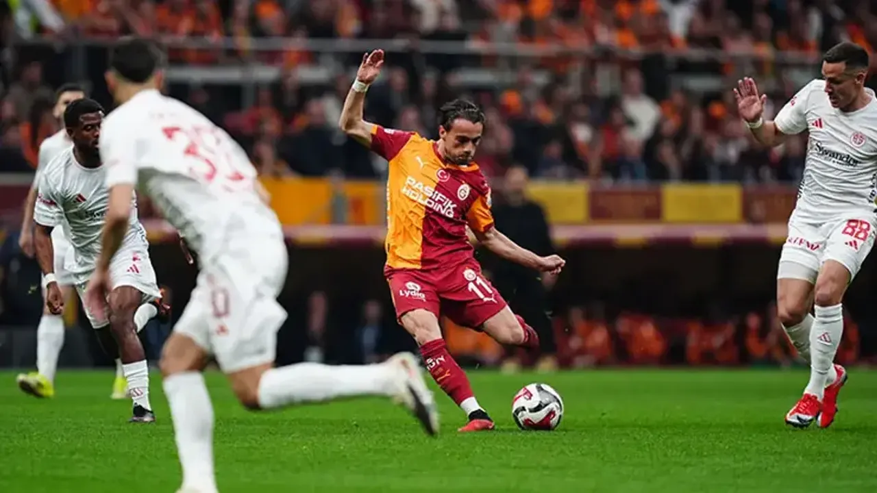 Yunus Akgün'den Aslan Yuvasında Tarihi Dalya: Galatasaray'da 100. Maç Coşkusu!