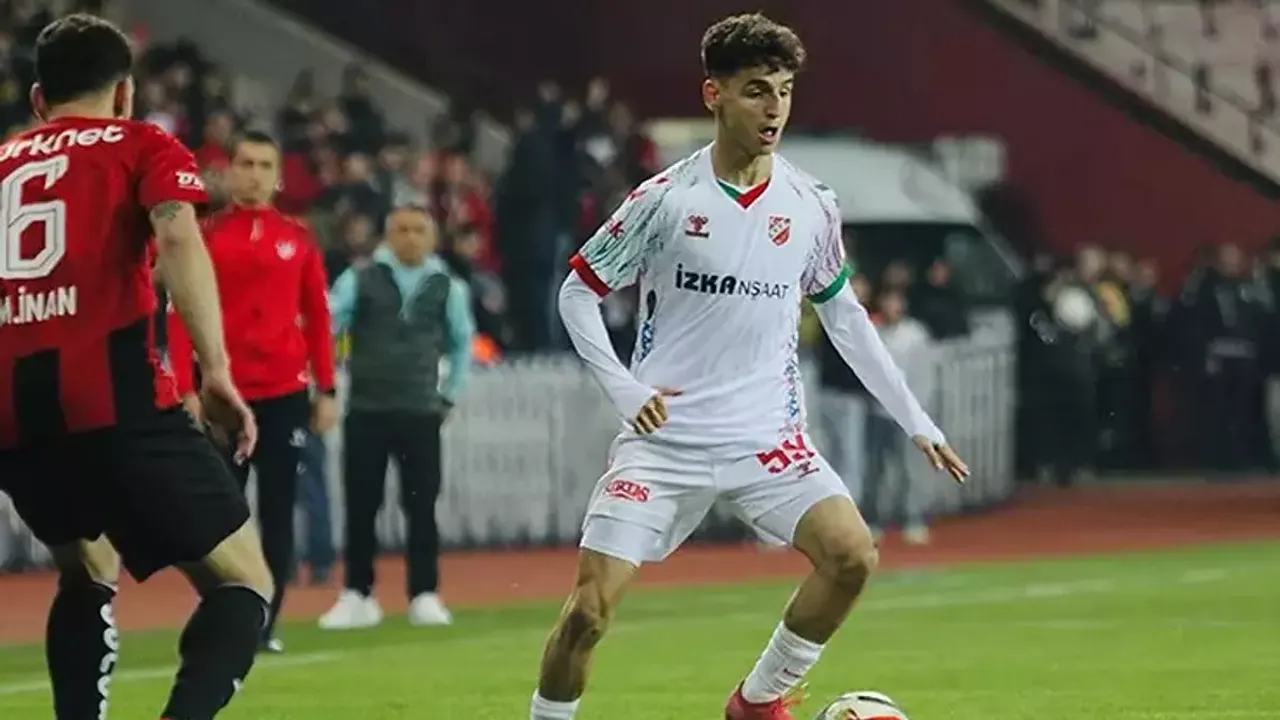 Süper Lig Devleri Karşıyaka'nın Genç Yıldızı Adem Yeşilyurt İçin Yarışıyor!