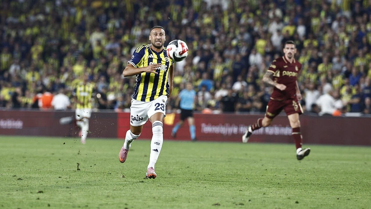 Fenerbahçe'de Ayrılık Rüzgarları: Cenk Tosun'a Süper Lig'den Üç Talip Kapısı Aralandı!