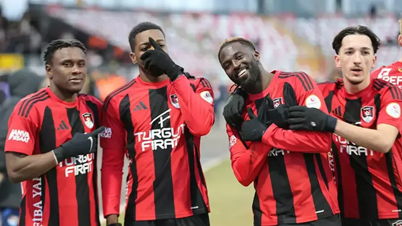 Vanspor FK'dan Ziraat Türkiye Kupası'nda Tarihi Sürpriz: Hatayspor'a Gol Yağmuru 4-0!