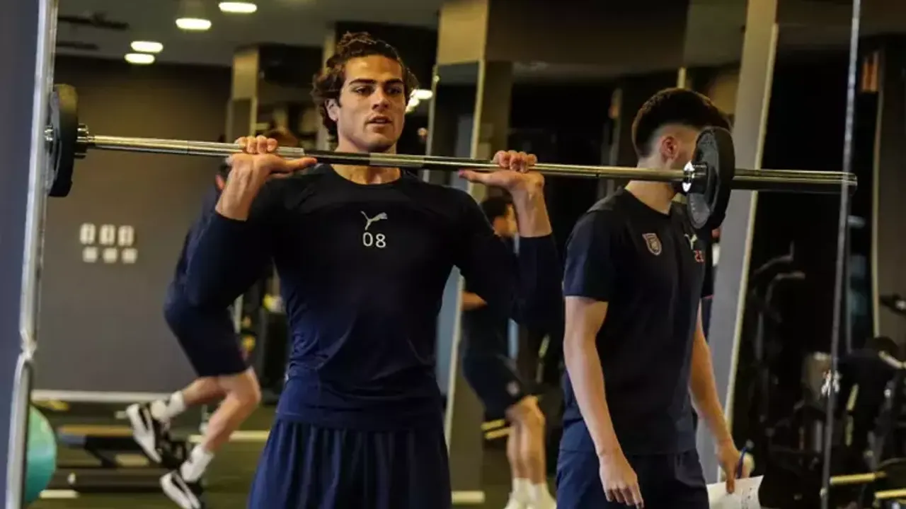 Süper Lig'de Kritik Viraj: Başakşehir, Samsunspor Mesaisine Başladı