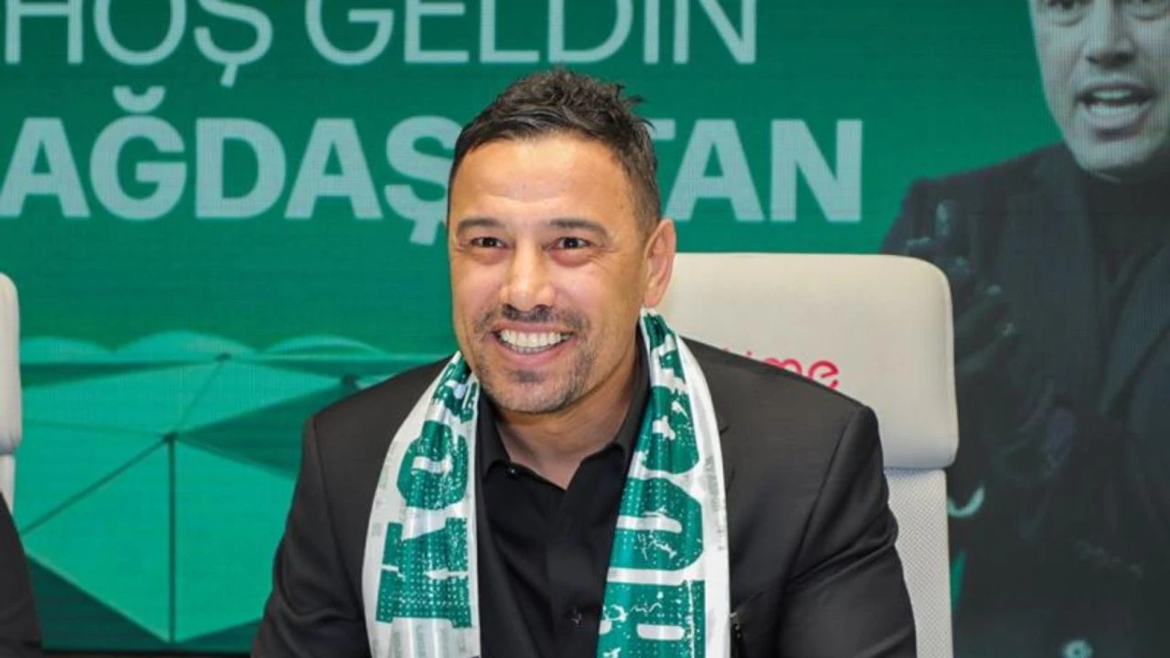Konyaspor'da Yeni Dönem Başladı: Çağdaş Atan Resmen İmzayı Attı!
