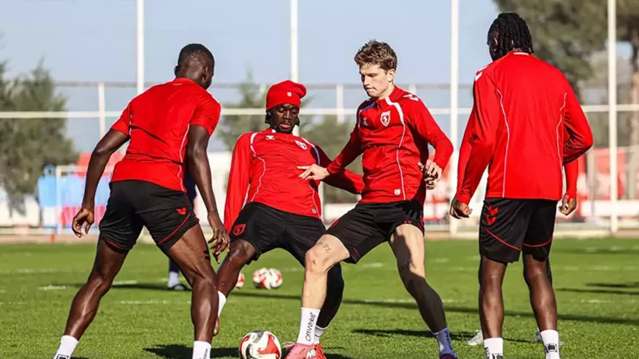 Samsunspor'dan Galatasaray Maçı Öncesi Son Hazırlıklar Tamamlandı: İstanbul Yolculuğu Başladı!