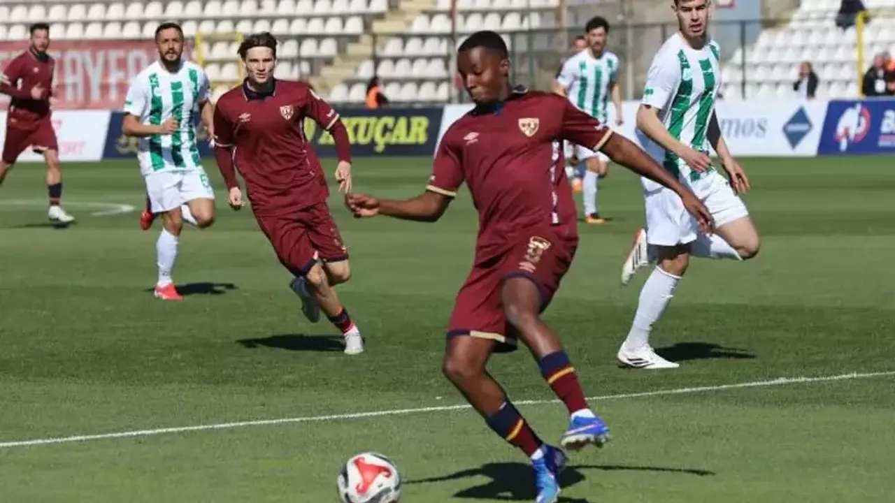 Papara Park'ta Derbi Ateşi Yandı: Trabzonspor Fenerbahçe Karşılaşması Başladı!