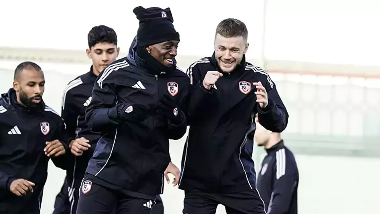 Kırmızı-Siyahlılarda Göztepe Mesaisi Kızıştı: Burak Yılmaz Takımı Sıkı Çalıştırıyor