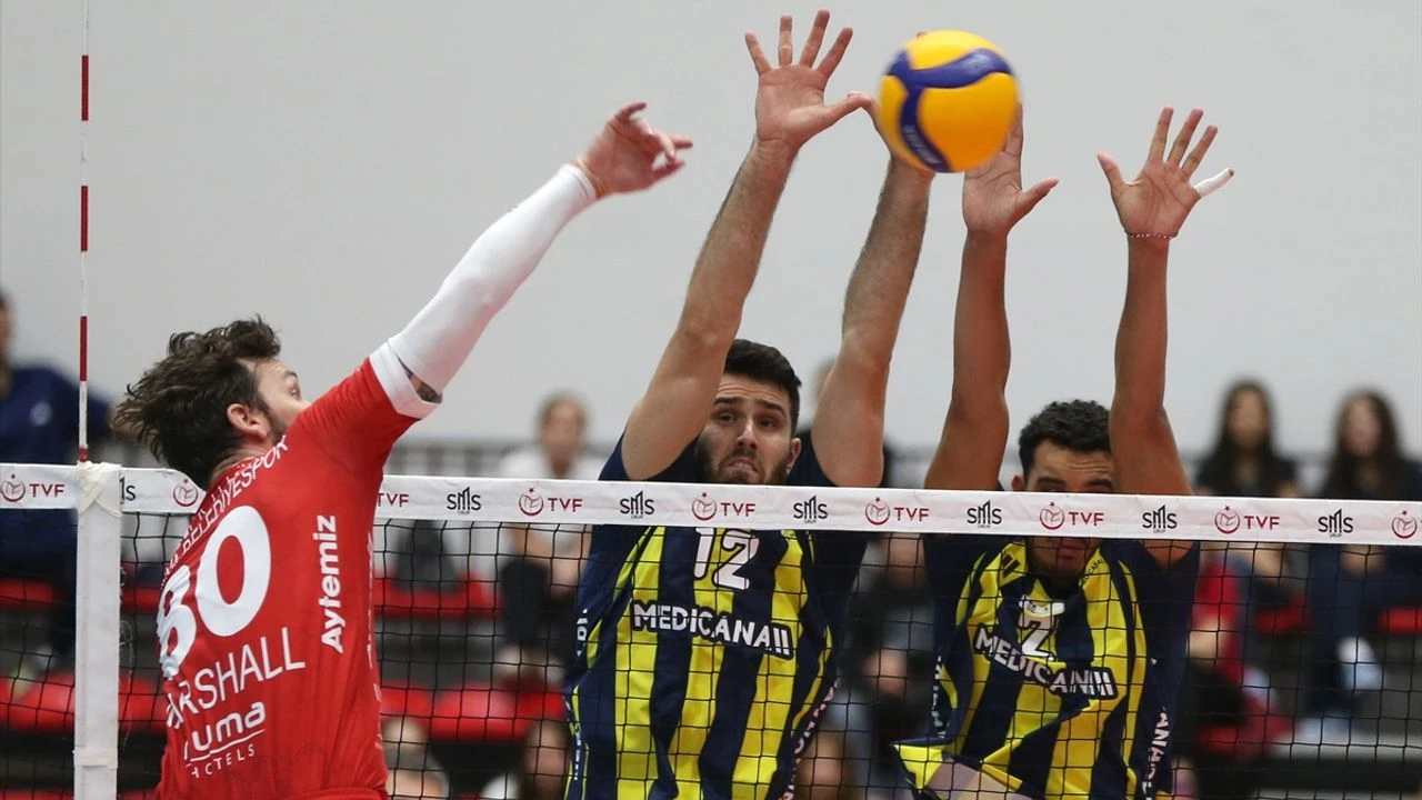 Fenerbahçe Erkek Voleybol Takımı Fırtınası: Alanya Belediyespor'u Sette Boğdu!