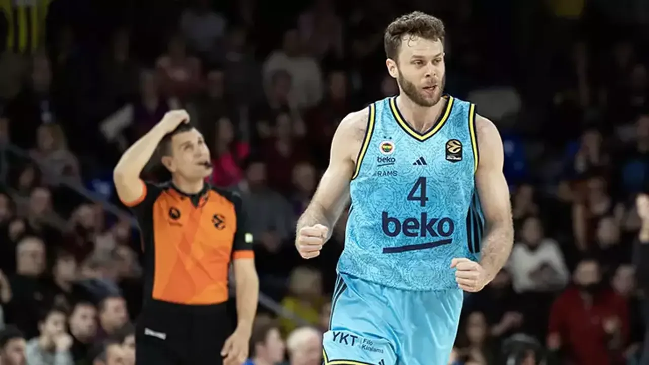 Fenerbahçe Beko'dan Paris Deplasmanında Liderlik Takibi: İlk Yarıda Sürpriz Skor!