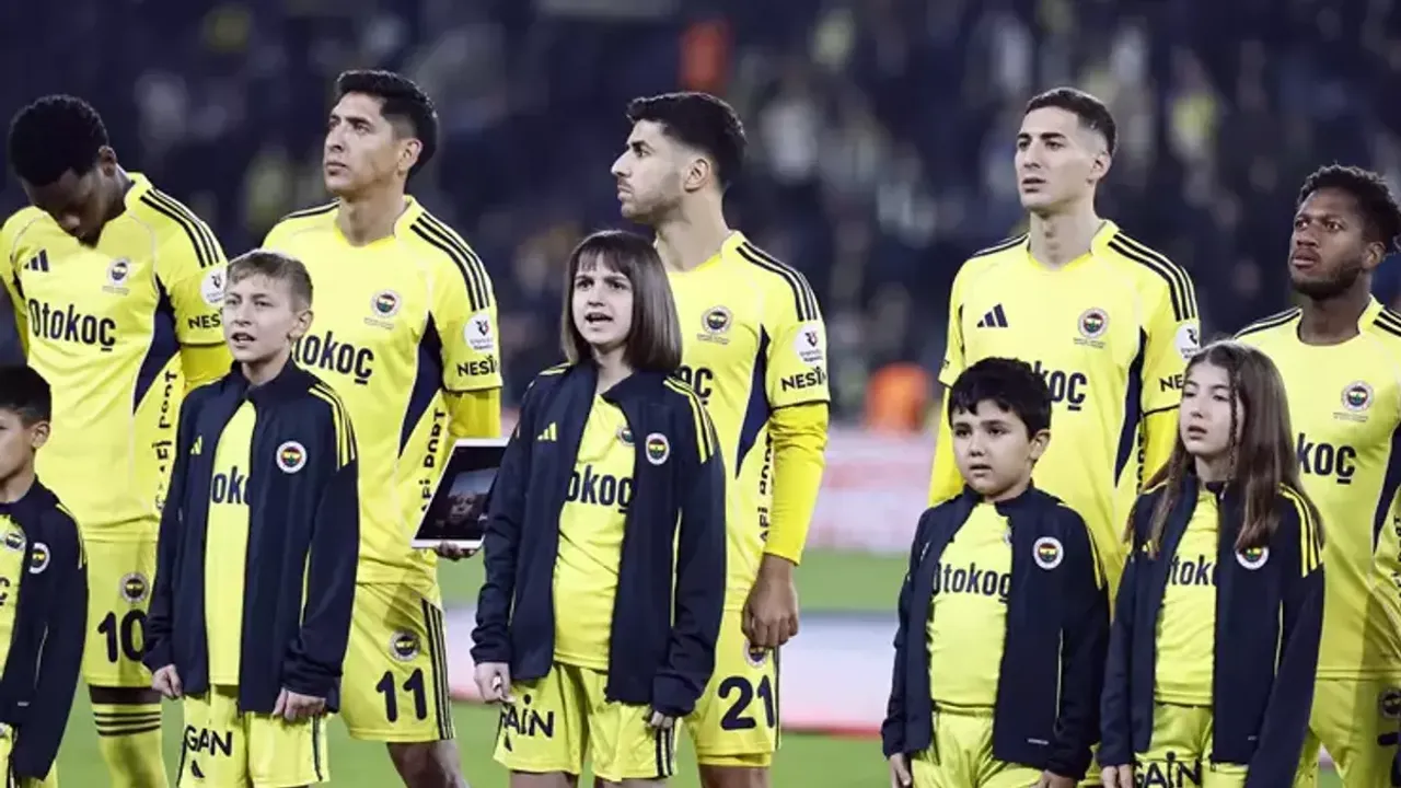 Fenerbahçe – Konyaspor Maçında Anlamlı Seremoni: Şehit Çocuğu ve Minikler Stadyumdaydı