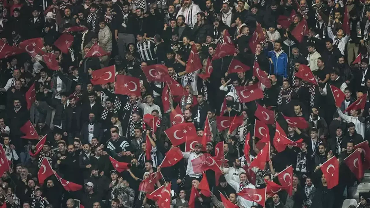 Beşiktaş'ta Sabırlar Taştı: Taraftarlar Yönetimi İstifaya Çağırdı!