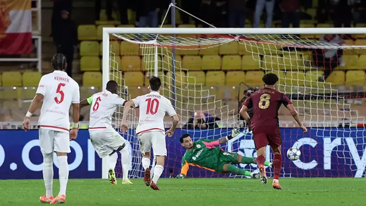 Uğurcan Çakır'dan Monaco'da Şampiyonlar Ligi Şovu! Penaltıyı Kurtardı, Rekor Kırdı Ama Sahayı Sakat Terk Etti