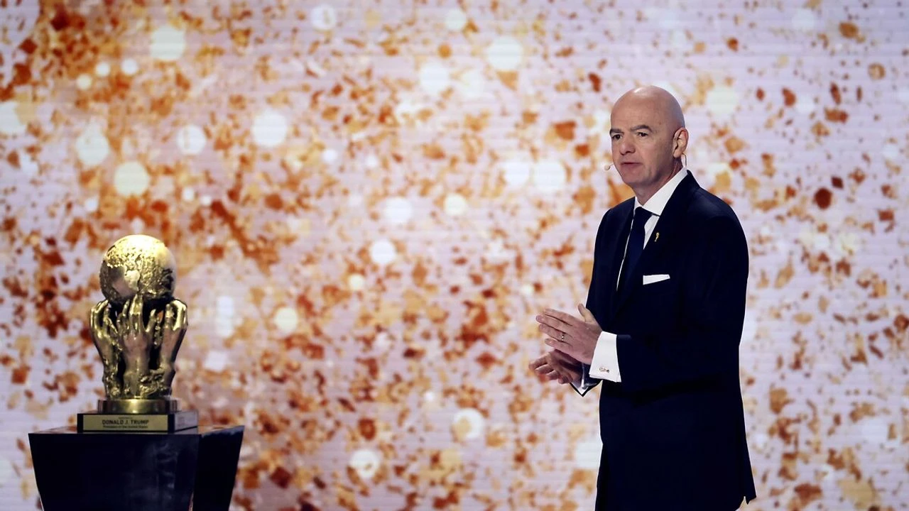 FIFA’ya siyasi tarafsızlık ihlali suçlaması