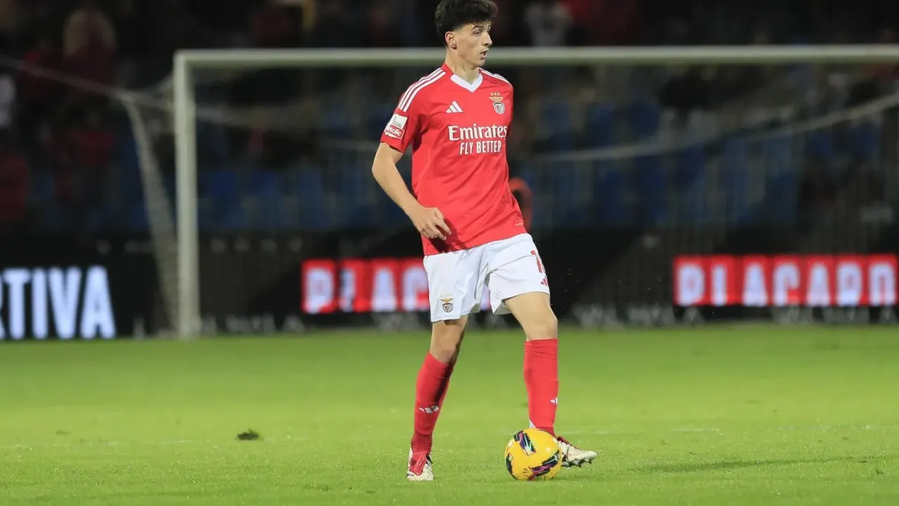 Galatasaray'da Orta Saha İçin Kritik Gelişme: Manu Silva Sarı-Kırmızı Formaya 'Tamam' Dedi!