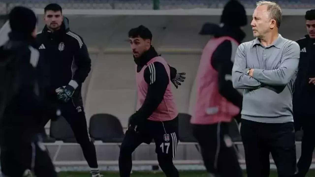 Beşiktaş'ta Devre Arası Operasyonu: Kadroda Büyük Temizlik, İki İsme Yol Göründü!