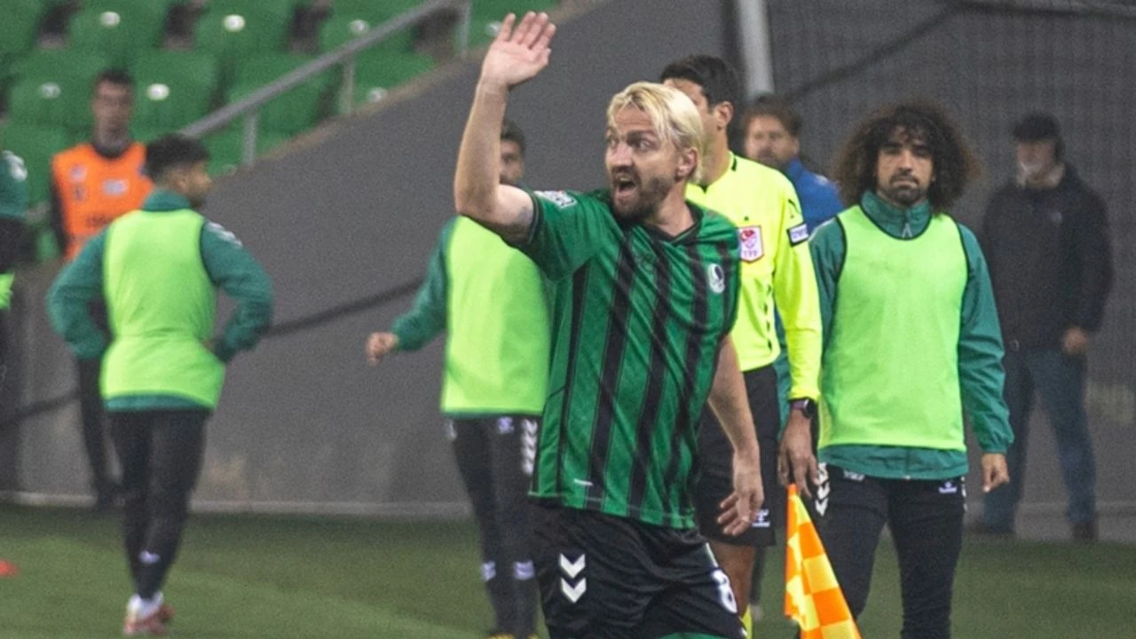 Sakaryaspor'da Caner Erkin Krizi: Tecrübeli Yıldız 8 Maçta 3. Kırmızı Kartı Gördü!