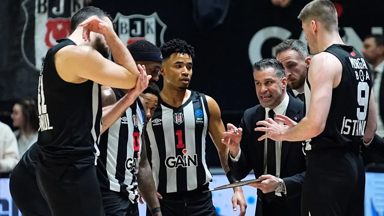 Kara Kartallar Durdurulamıyor: Beşiktaş GAİN, Türk Telekom'u Devirip Çeyrek Finale Uzandı!
