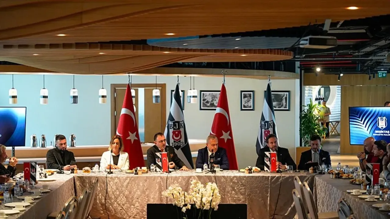 Beşiktaş Yönetiminden Kapsamlı Bilgilendirme: Şeffaflık Vurgusu, Bahis Soruşturması ve Gelecek Vizyonu