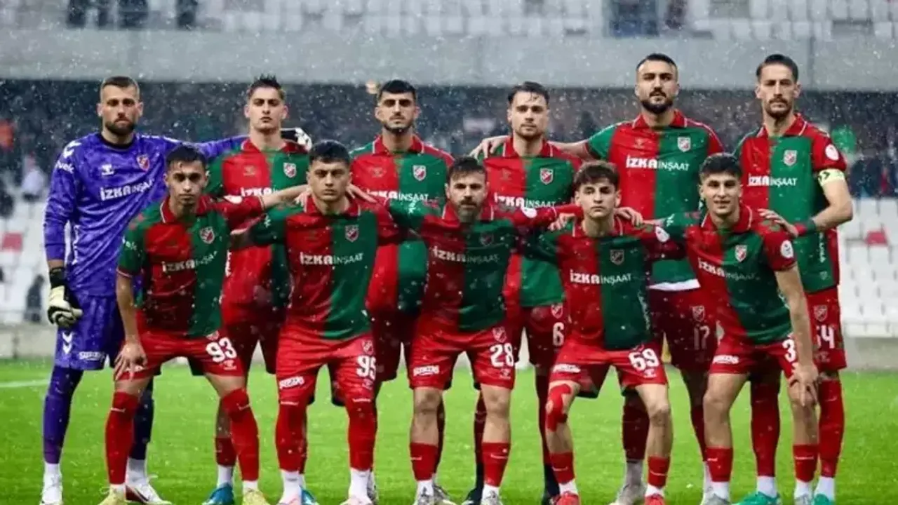 Kaf-Kaf'ın Kalesi Yıkılmıyor: Karşıyaka Evinde Zirve Ortaklığına Devam Ediyor!