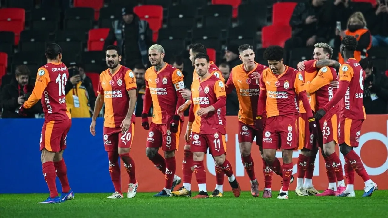 Galatasaray'dan Süper Kupa'da Şov: Trabzonspor'u Devirip Finale Yükseldi