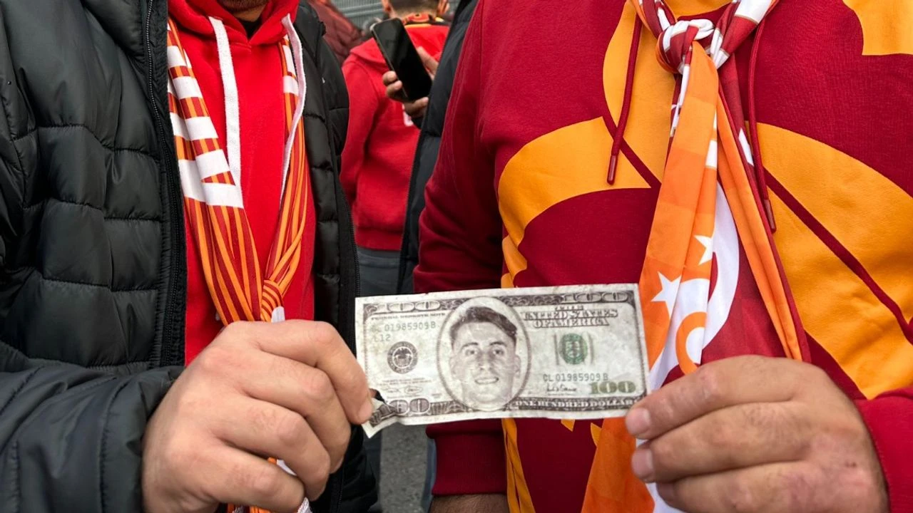 Galatasaray Taraftarından Kerem Aktürkoğlu'na Derbi Öncesi Olay 'Dövizli' Tepki!