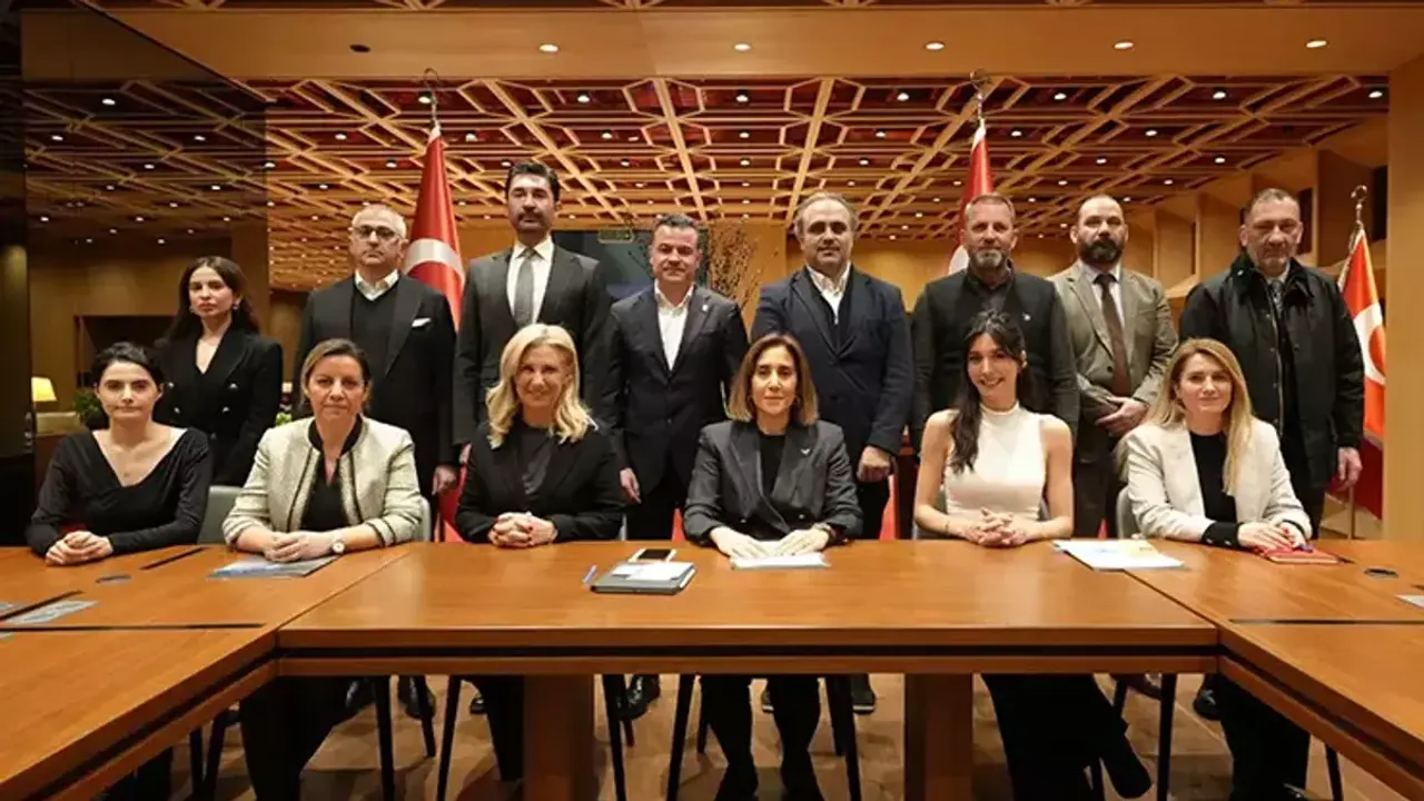 Kadın Futbolunda Tarihi Zirve: Süper Lig Birliği İçin İlk Adım Dolmabahçe'den