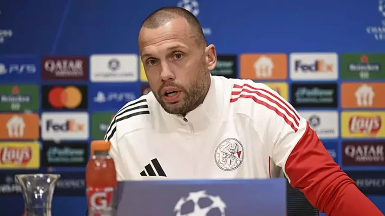 Ajax Cephesi Alarmda: Heitinga, Galatasaray'ın Hücum Gücüne Dikkat Çekti!