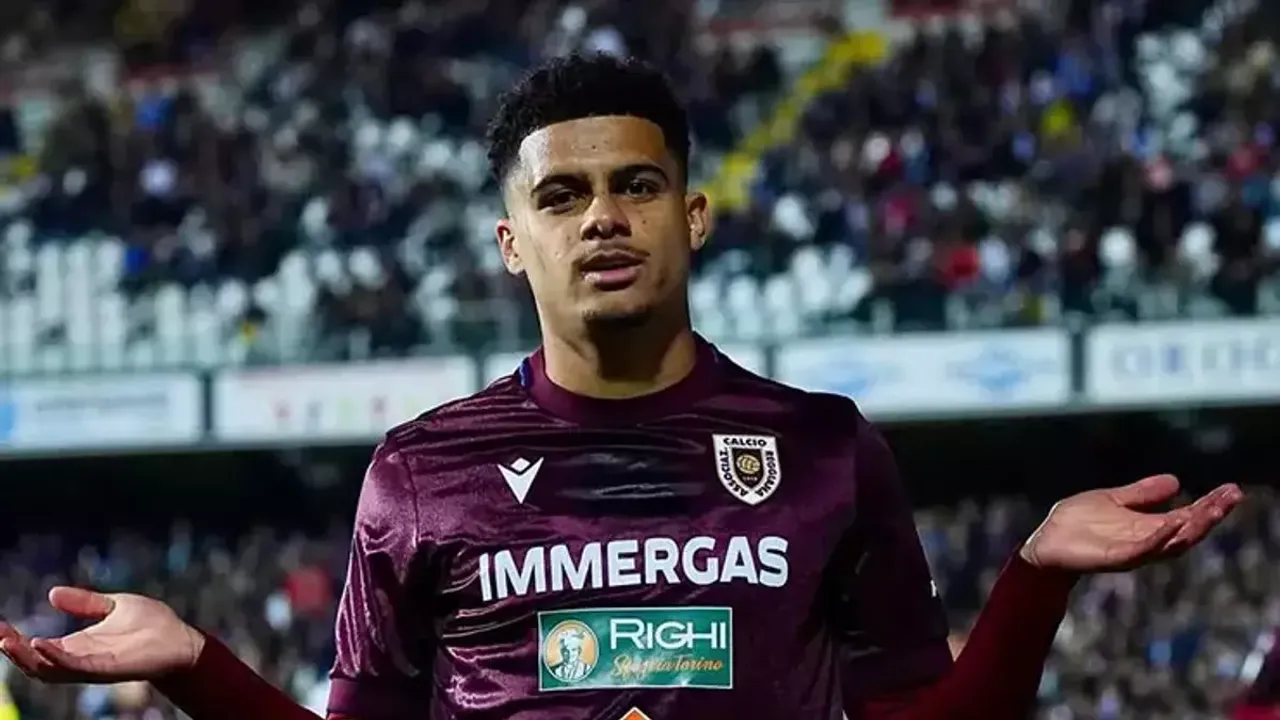 Samsunspor Kanatlarını Güçlendirdi: Elayis Tavşan Kırmızı-Beyazlı Formayı Giyecek!