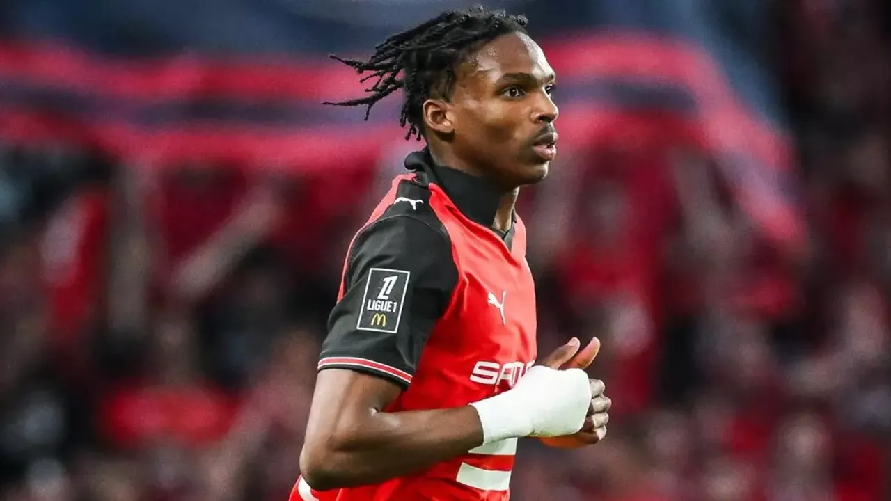 Liverpool Savunmasına Dev Hamle: 60 Milyon Pound'luk Genç Yıldız Jacquet Yolda!