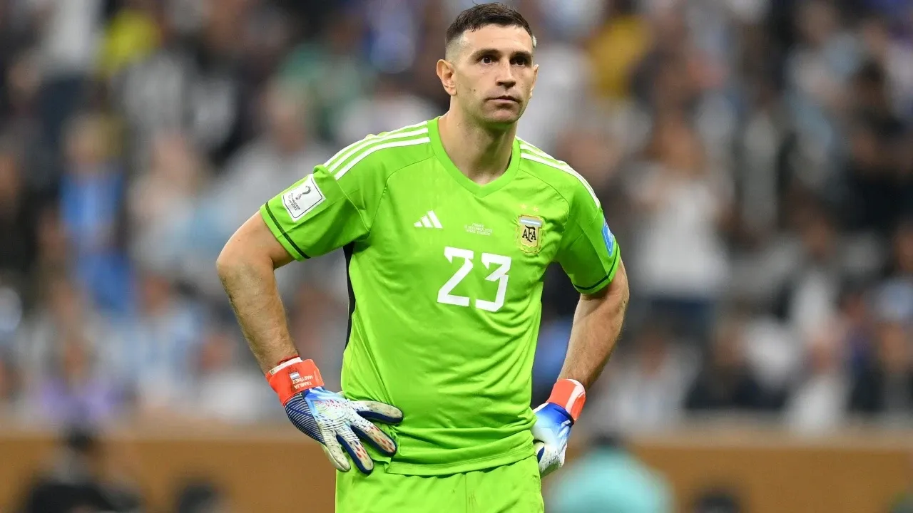 Emiliano Martínez'den Dünya Kupası Sırrı: 'Kırık Parmakla Oynadım' İtirafı Gündem Yarattı!