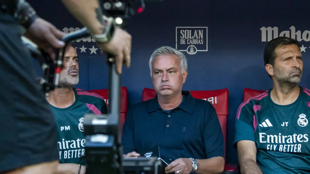 Futbol Sahasının Gölgesindeki Dâhiler: Teknik Direktörlerin Unutulmaz Sözleri ve Derin Anlamları