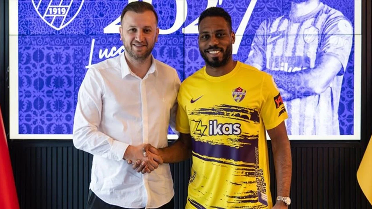 Son Dakika: Eyüpspor'da Şok Ayrılık! Luccas Claro Sözleşmesini Tek Taraflı Feshetti
