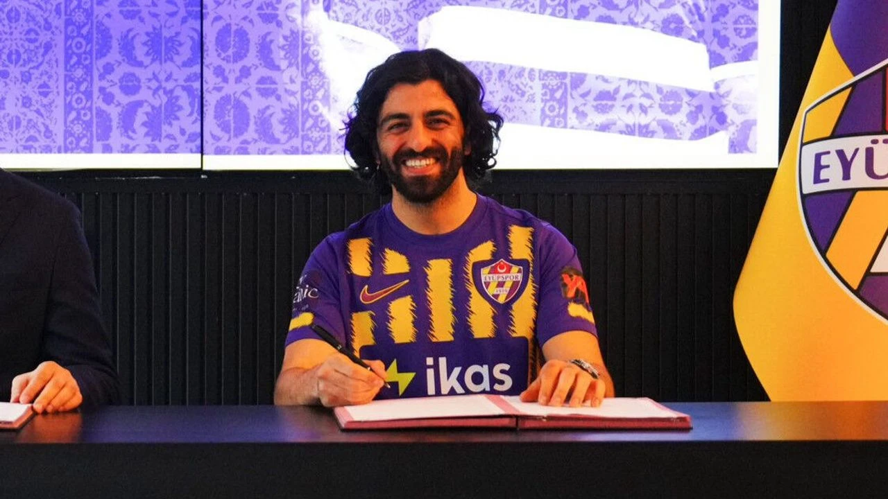 Son Dakika: Umut Bozok'tan Eyüpspor'a Veda! Gözler İstanbul Kulüplerinde