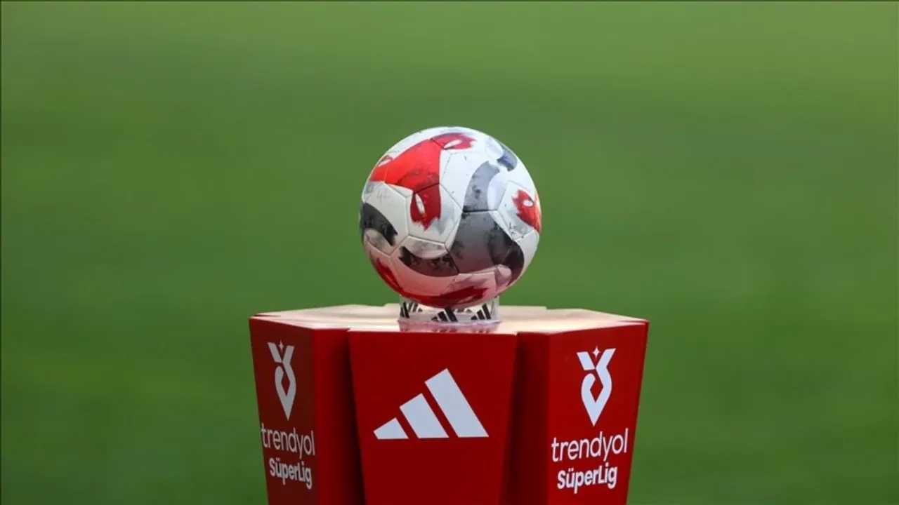 Süper Lig’de 3 Haftalık Program Açıklandı: Trabzonspor – Fenerbahçe Maçı 14 Şubat’ta