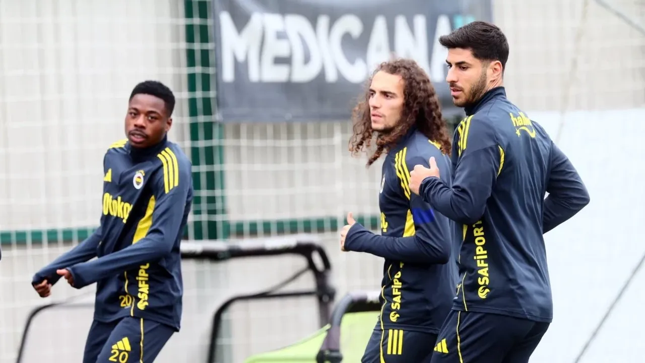 Fenerbahçe'de Kocaelispor Mesaisi Başladı: <span style='color: #f59e0b;'>Zirve Hedefiyle Antrenmanlar Hız Kesmiyor</span>