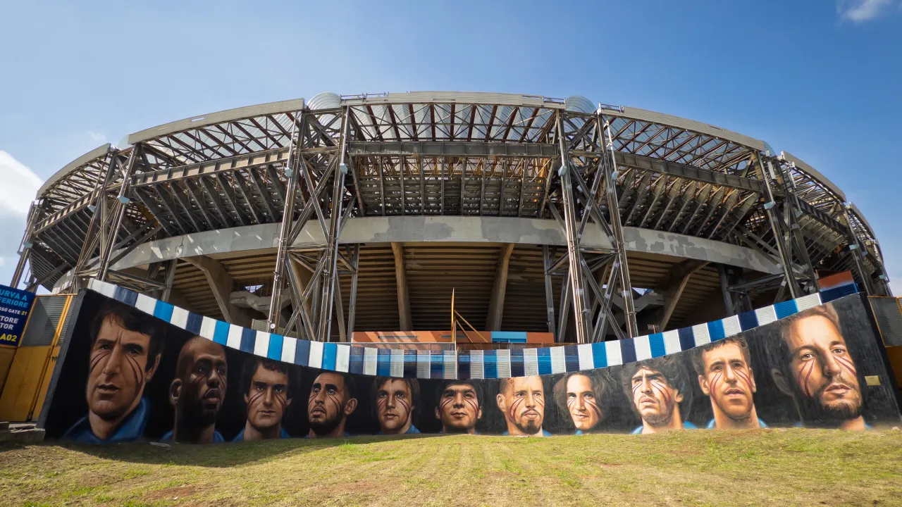Napoli'nin Altın 11'i Duvarlarda Canlandı: Süper Lig'den İki Efsane İsim!